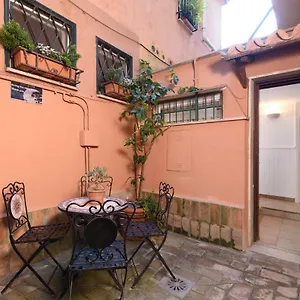 Lovely With Garden In Vatican Museums Trastevere Appartement