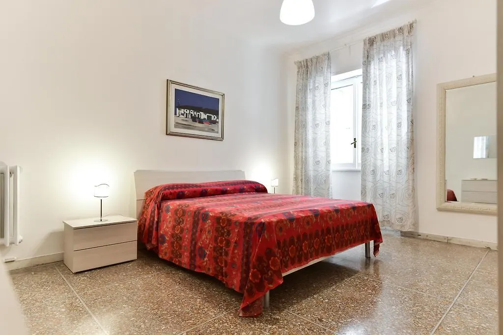 Red & White Vatican Apartment Roma