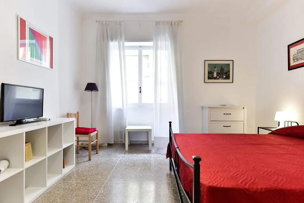 Red & White Vatican Apartment Roma