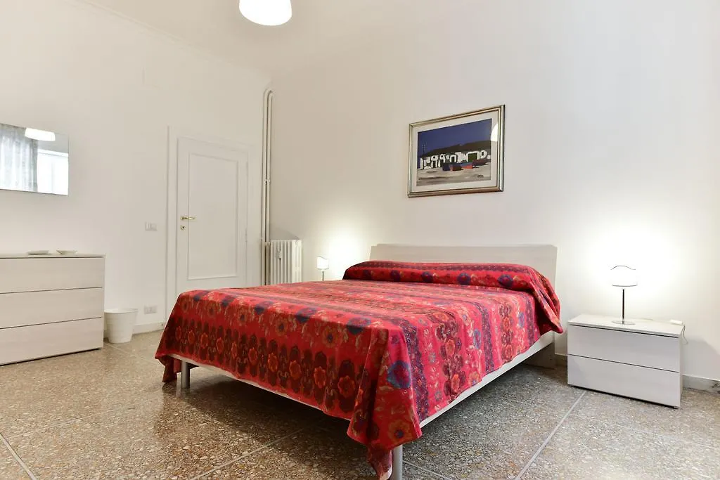 Red & White Vatican Apartment Roma
