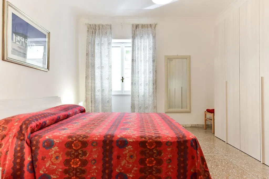 Red & White Vatican Apartment Roma
