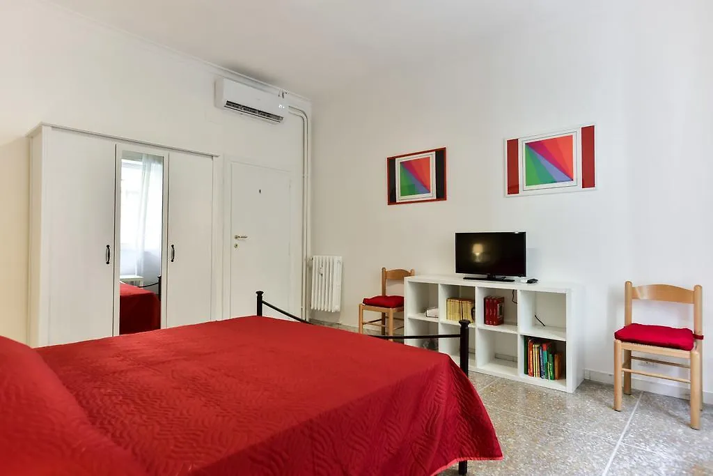 Red & White Vatican Apartment Roma