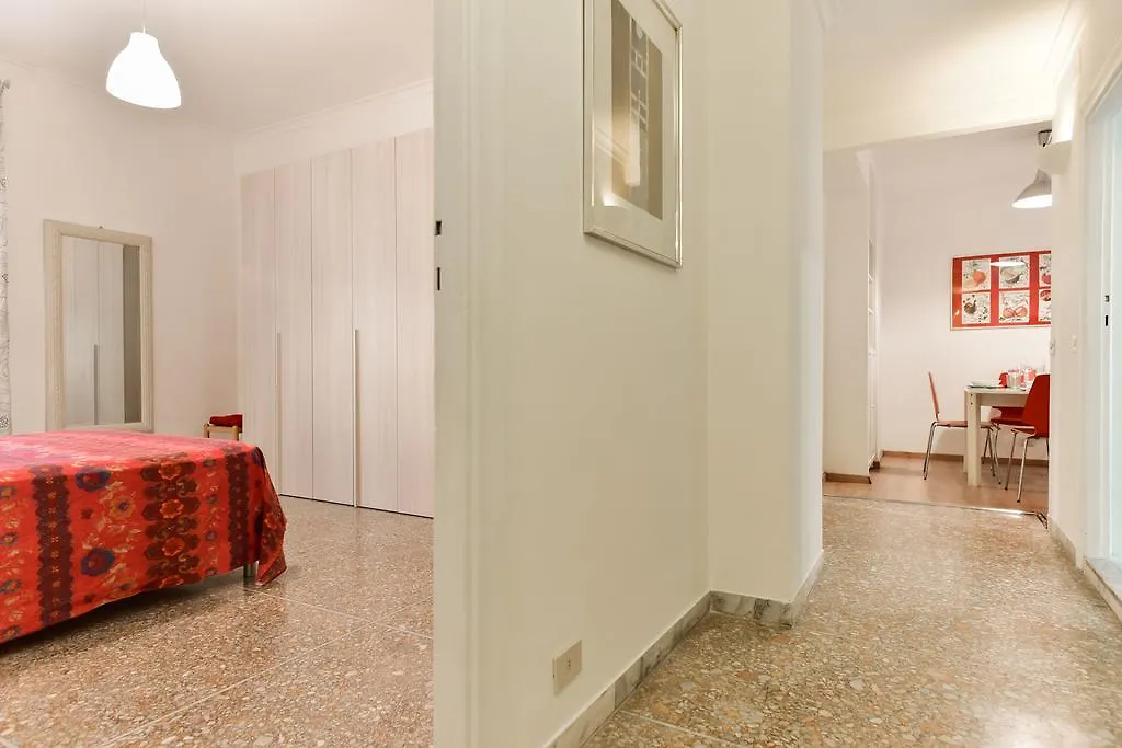 Red & White Vatican Apartment Roma