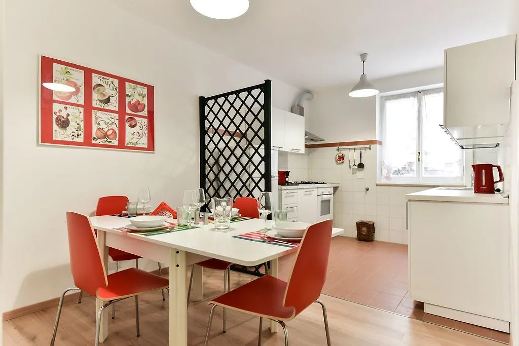Red & White Vatican Apartment Roma