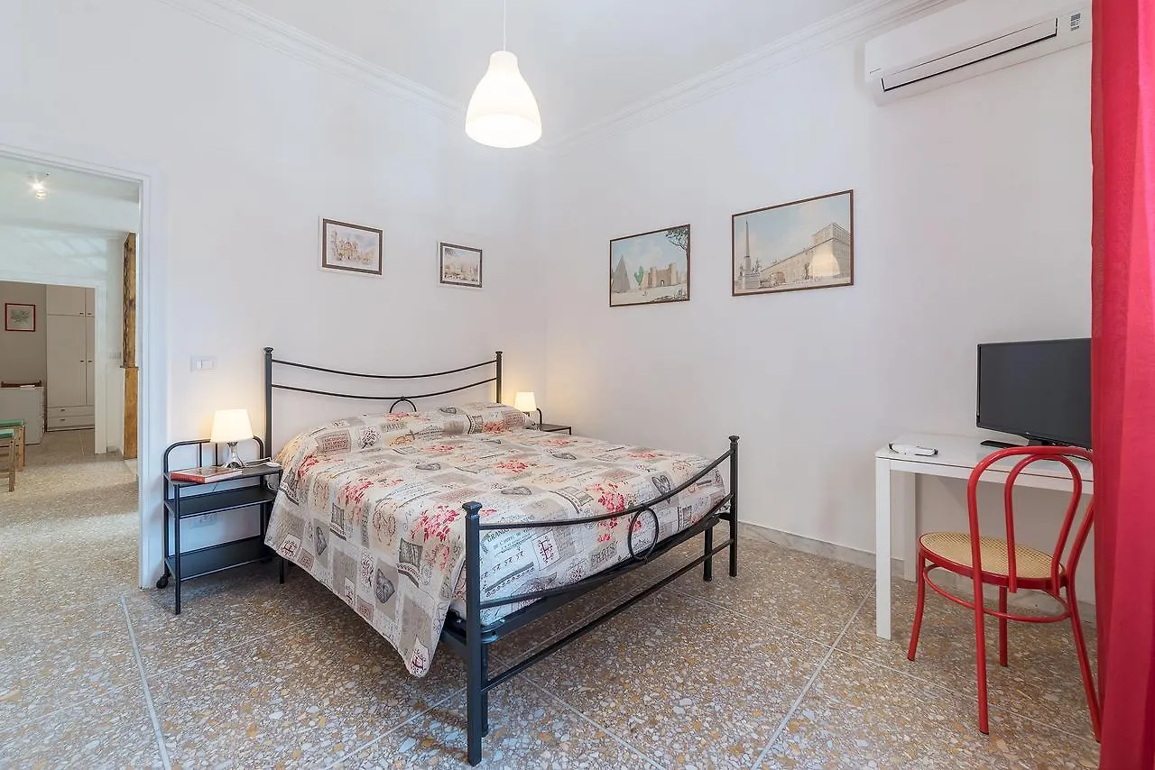 Red & White Vatican Apartment Roma