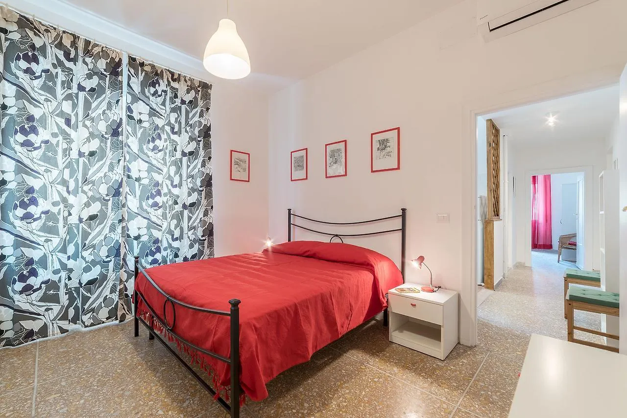 Red & White Vatican Apartment Roma