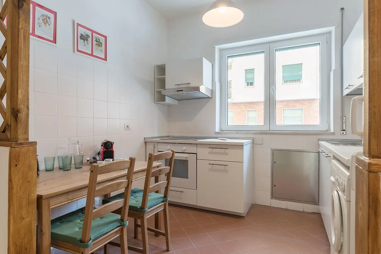 Red & White Vatican Apartment Roma Italia
