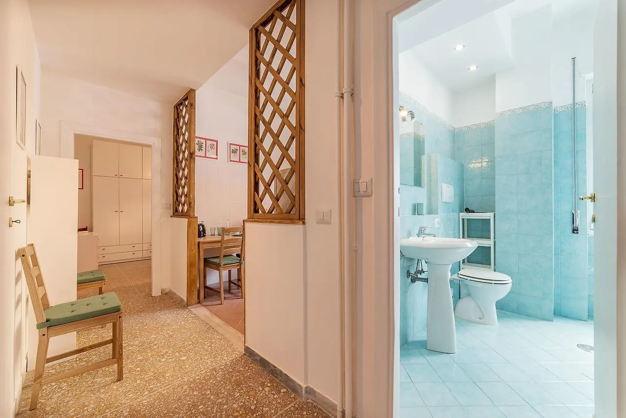 Red & White Vatican Apartment Roma