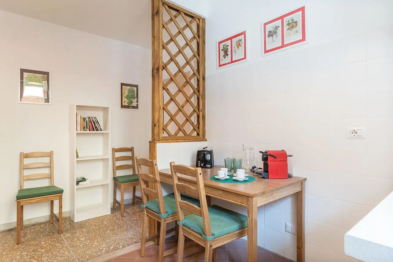 Red & White Vatican Apartment Roma